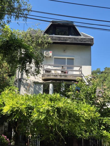 Prodaja, Frateršćica, jednosoban stan 33m2 na 2 katu zgrade