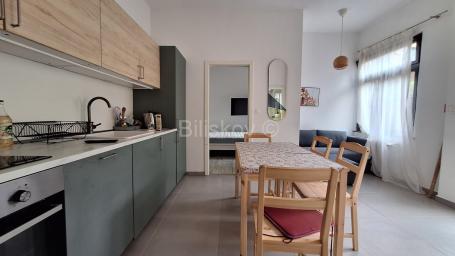 Prodaja, Donji grad, Trg Franje Tuđmana, dvojna kuća površine 44m2