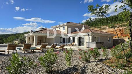 CRIKVENICA, JADRANOVO - Luksuzna kamena villa s grijanim bazenom 