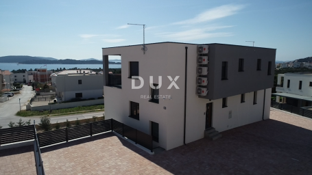 ŠIBENIK, VODICE – Duplex s bazenom i trajnim, otvorenim pogledom