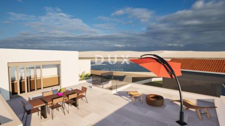 VODICE, SRIMA – Penthouse s krovnom terasom i panoramom, 50 m od mora