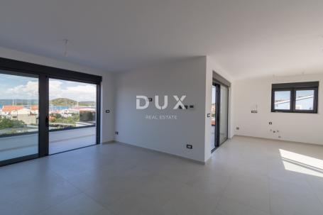 DALMACIJA, MURTER - Penthouse blizu pješčane plaže!