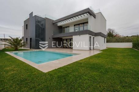 Istra, Pomer, unikatna, moderna villa 20 m od mora 322 m²