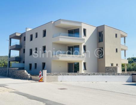 Dvosoban stan s pogledom na more, prodaja Tribunj