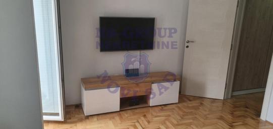 Izdaje se lepo nameštena garsonjera od 28m² na odličnoj lokaciji