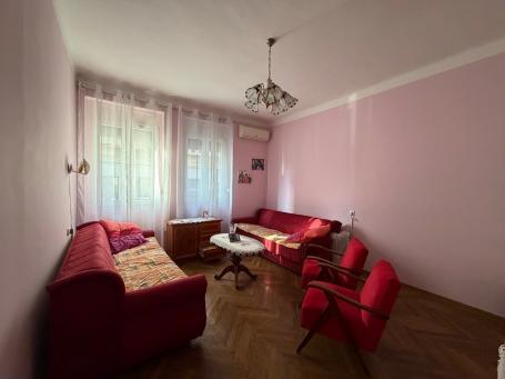 Dvosoban stan na Dorćolu kod Bajlonijeve pijace