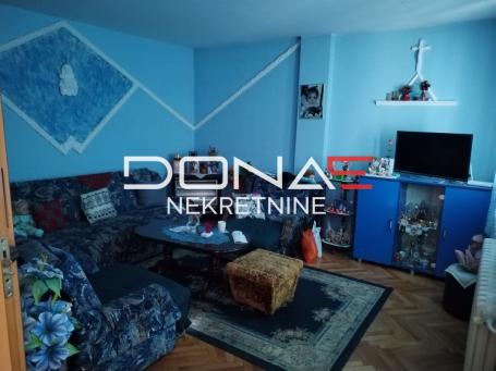 Komforan dvoiposoban stan sa tri terase u Duvaništu