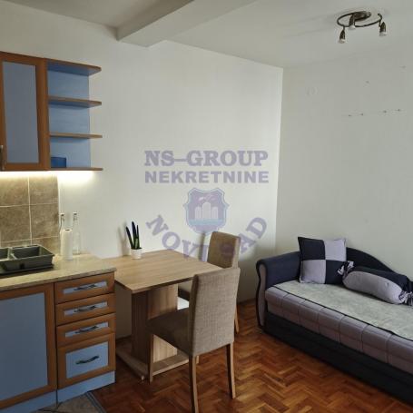 Izdaje se kompletno namešten stan na Novoj Detelinari površine 36m²