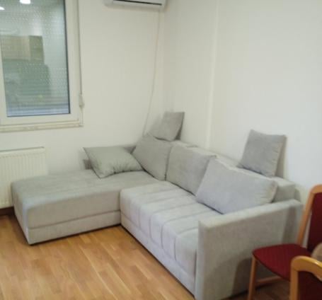 Moderan dvosoban, kompletno namešten stan u novom kompleksu na Avijaciji