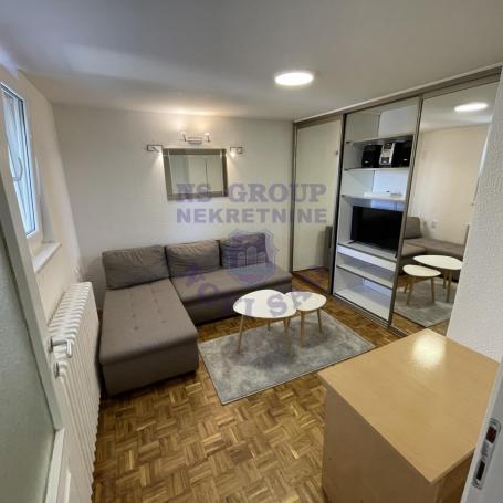 Izdaje se kompletno namešten dvosoban stan površine 30 m²