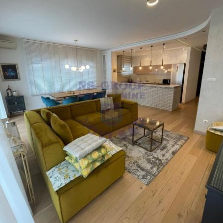 Izdaje se kompletno namešten i odmah useljiv stan površine 109 m² na Limanu 3. 