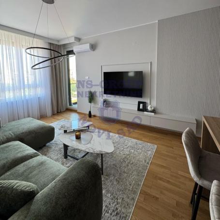 Izdaje se moderno uređen trosoban stan na Telepu