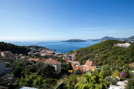 1,2 floors in House for sale in Pržno, near Sveti Stefan – prime location. 