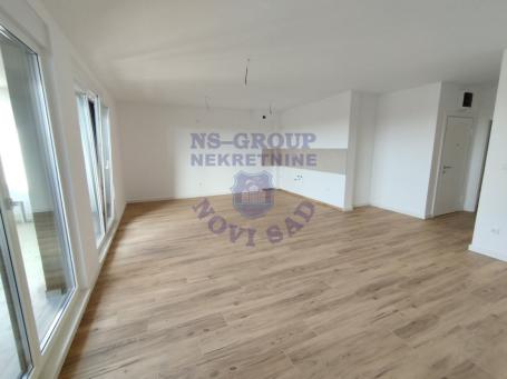 Četvorosoban stan, dnevni boravak preko 30m2, PDV, dva mokra čvora, Telep!
