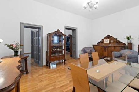 Troiposoban salonski stan u Nušićevoj ulici, Terazije,103m2