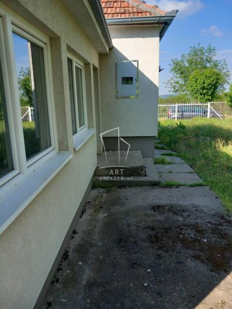Novi Slankamen, renovirana 3.0 kuća, veliki plac ID#10735
