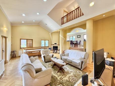 Borča, nameštena kuća, mereno 311m2, 10ari ID#11157