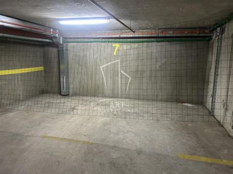 Stadion Sinđelić, garažno mesto, mereno 25m2 ID#11351