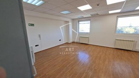Zemun, poslovni prostor 200m2 ID#12305