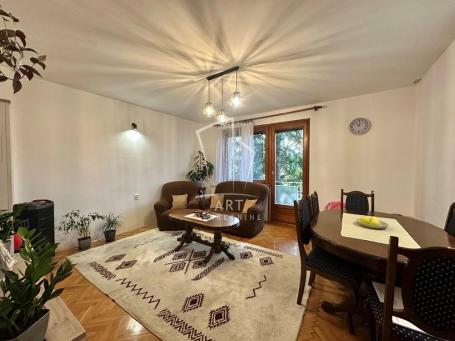 Banjica, mereno 120m2 plus 3 terase ID#13125