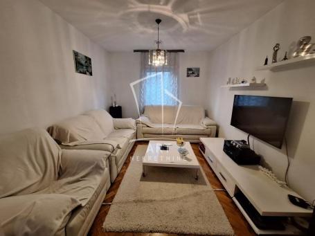 HITNO Borča, odlična lokacija, 215m2, na 3 ara placa ID#13364