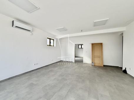 Surčin, velika prostrana kuća na atraktivnoj lokaciji ID#13655