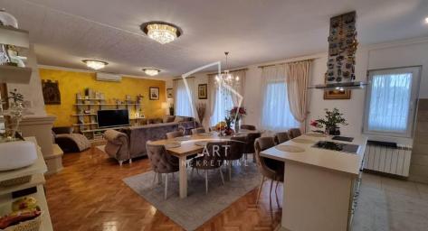 Luks kuća , 5.5ari, mereno 500m2 ID#14191