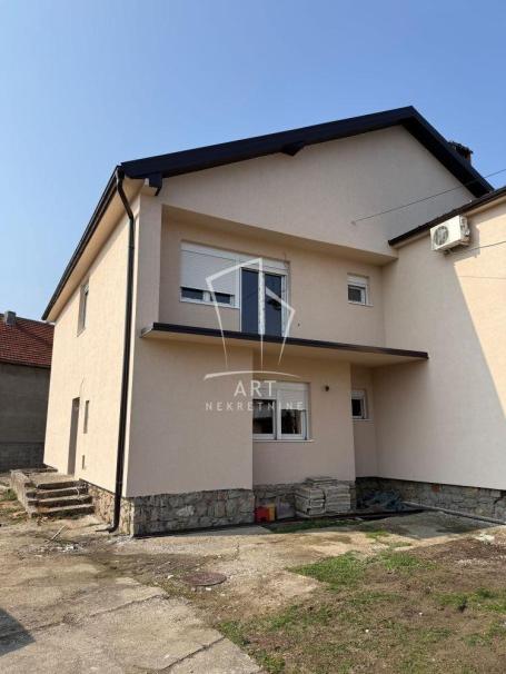 Stari Banovci, dvojna kuća, 6.23 ari ID#14299