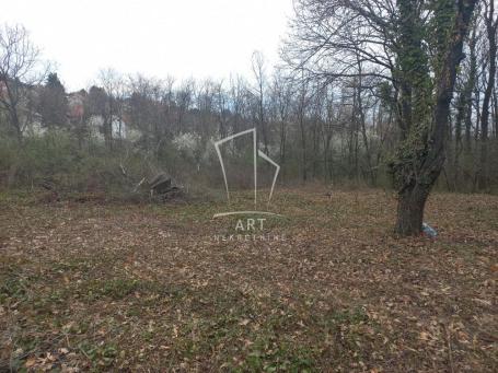 Odličan plac  u  mirnom kraju ID#14522