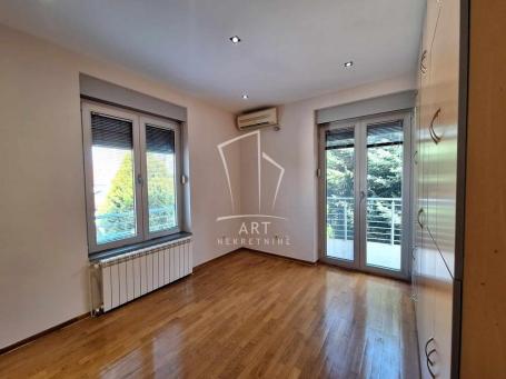 Senjak, 3 etaže, mereno 220m2 ID#14575