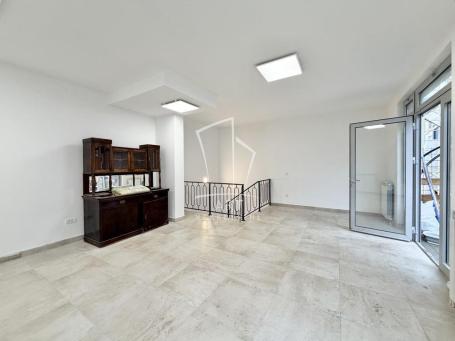 Lokal na dve etaže sa izlogom ka ulici - 61m2 ID#14708