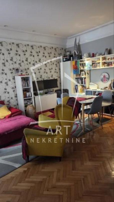 Izdaje se salonski 3.0 stan, renoviran ID#15141