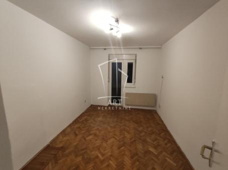 Uknjižen 3.0 stan na Karaburmi ID#15232