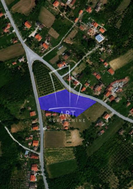 Plac, Mala Ivanča, izlaz na dve ulice ID#15545
