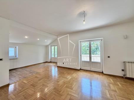 Reprezentativna vila na Voždovcu, 506 m² mereno ID#15604