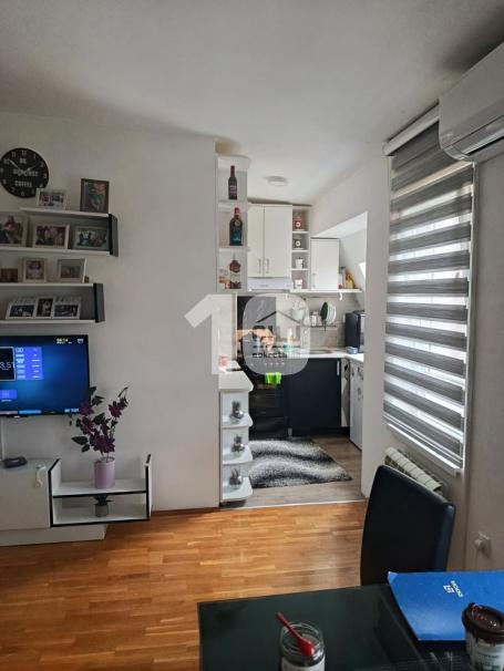Borča centar, 2,0, 4/4, uknjižen ID#1603
