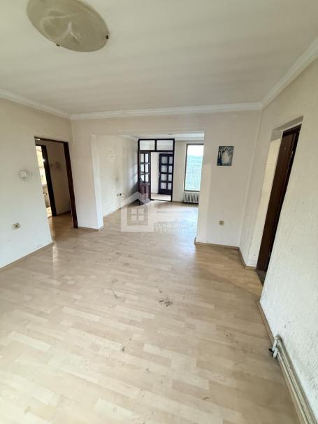 Sremčica sama na placu ID#1804