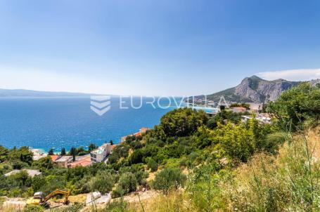 Omiš, Borak, građevinsko zemljište s pogledom na more, ukupne površine 878 m²