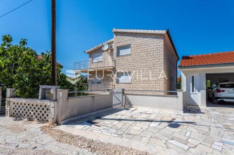 Split, Kamen, samostojeća kuća ukupne bruto površine 492 m²