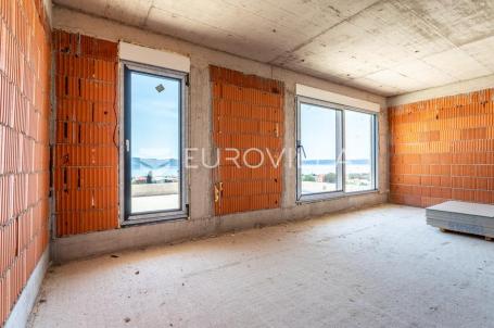 Kaštel Sućurac, luksuzan trosoban penthouse u novogradnji, 120.72 m²