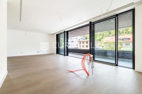 Tuškanac, Kraljevec, moderan četverosoban stan u visokom prizemlju 171 m² NOVOGRADNJA