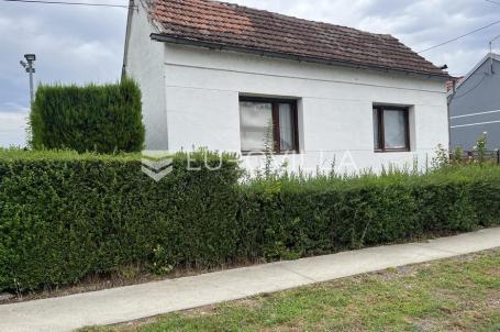 Trnjani, kuća za adaptaciju na parceli 1235 m²
