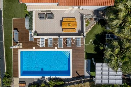 Kaštel Stari, atraktivna kuća s bazenom na mirnoj lokaciji