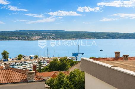 Crikvenica, luksuzan trosoban stan 114 m² s garažom, 150m od mora