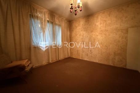 Beli Manastir, katnica u strogom centru, 160 m²