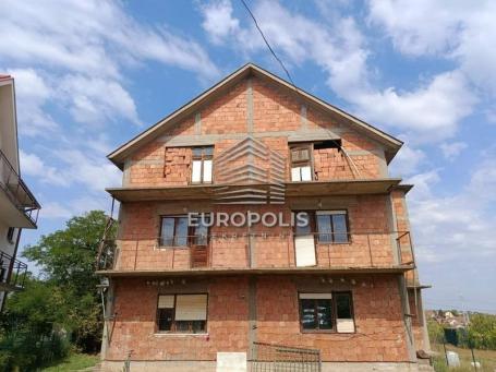 Odličan investicioni potencijal- Kuća 489m², plac 7ari, 20min. od Ustaničke ID#8305