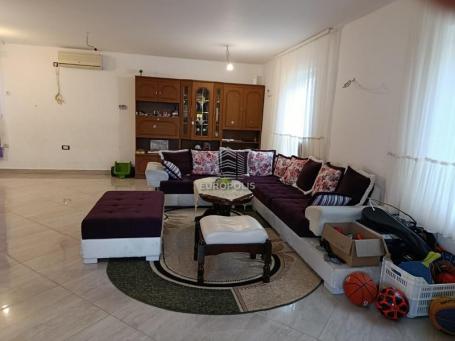 Arnajevo-prostrana porodična kuća 369m2 i 17.88ari ID#8397