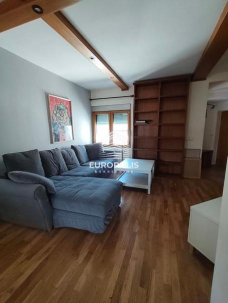 Stan sa karakterom u srcu grada ID#9564