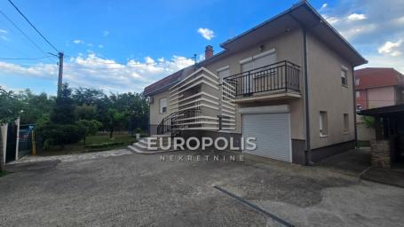 Prelepo domaćinstvo na Ledinama ID#9671