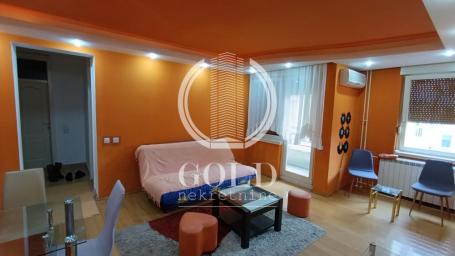 Prodaje se stan dvosoban 53m2, Bulevar oslobođenja. Uknjižen ID#10881